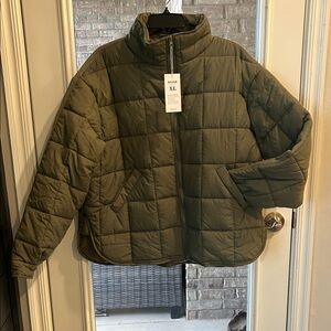 ROJZR Olive Green Puffer Jacket. NWT Zipper and pockets Size Xl